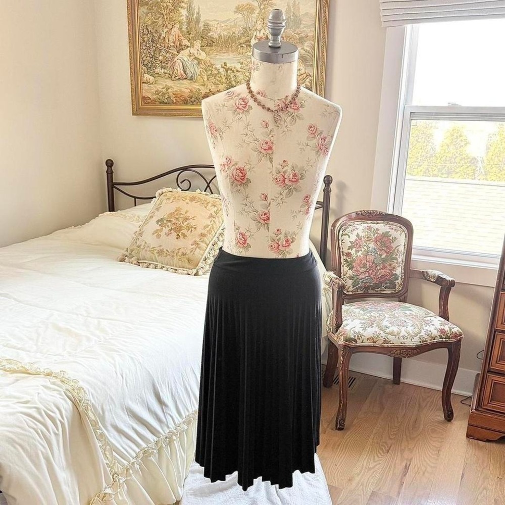 black midi skirt ‎ 90s junee small black midi skirt